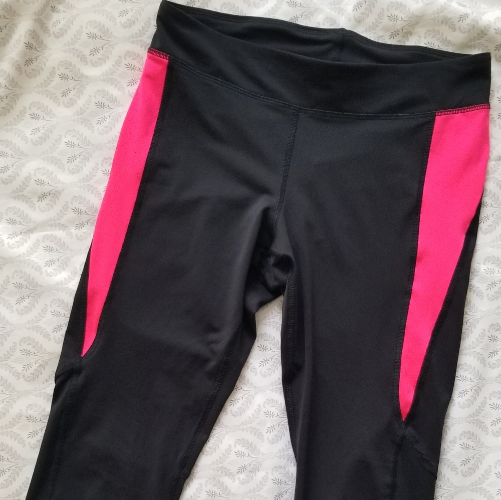 Under Armour Yoga Pants sz Medium